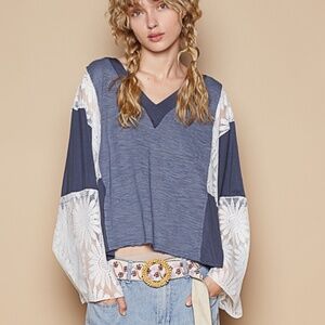 POL 🩶 478 POL V-Neck Knit Top with Floral Lace Detail SR20